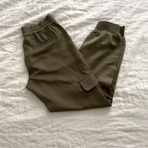 Banana Republic satin cargo pants XS in olive green NWT